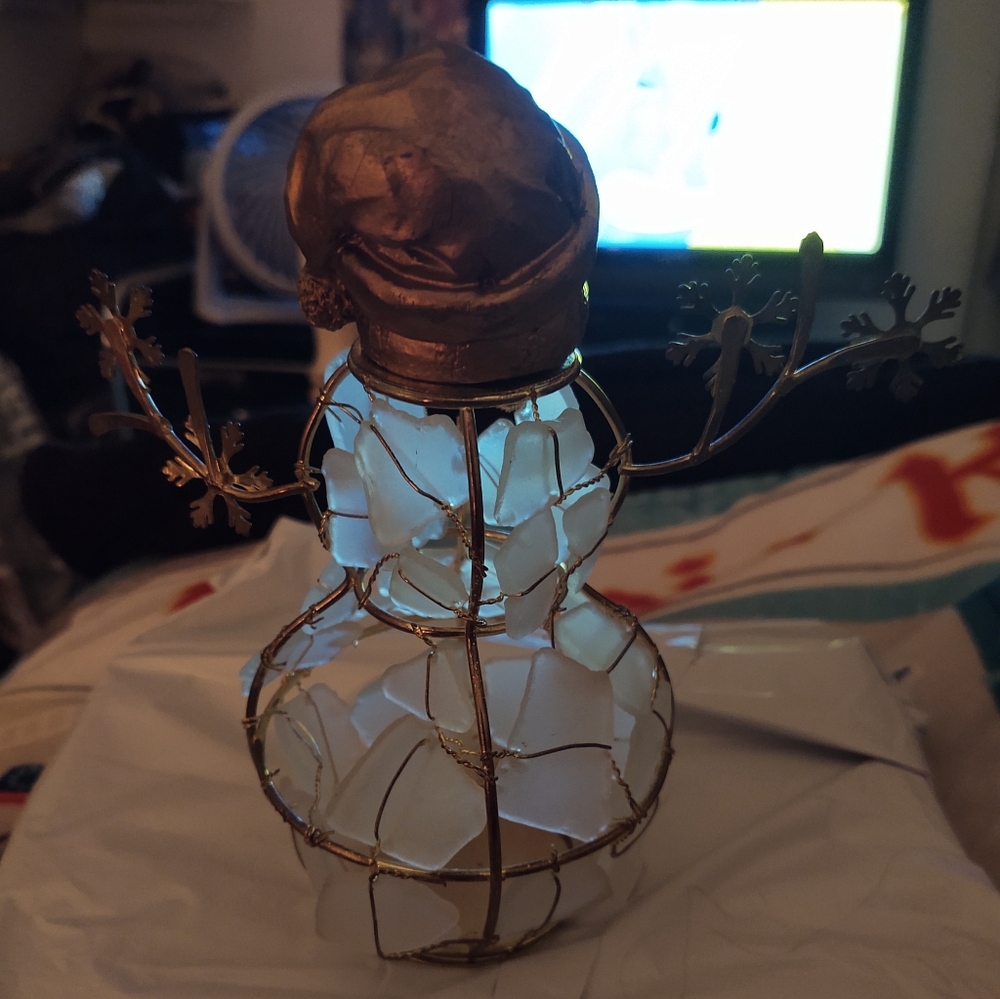 Snowman Decor with Gold Accents 7" Pre-loved FOR DISPLAY ONLY - Picture 3 of 6